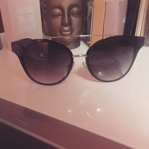 Tahari Accessories - Tahari Cat Eye Sunglasses Tahari Accessories - Tahari Cat Eye Sunglasses